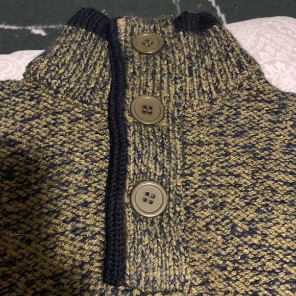 Sweater - Picture 4 of 4